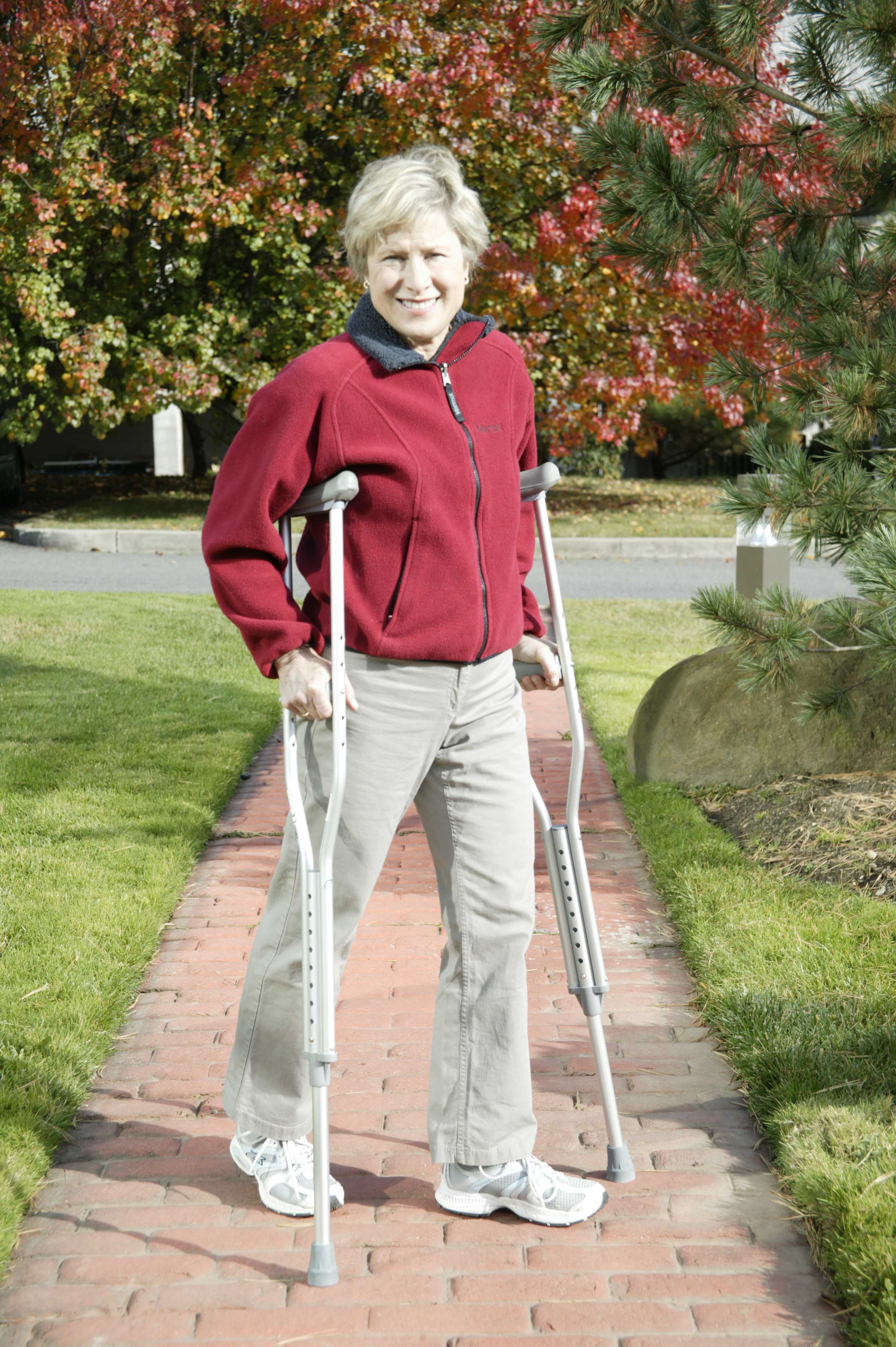 Drive Medical Crutches Drive Medical Walking Crutches with Underarm Pad and Handgrip
